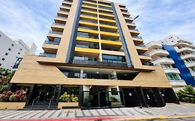 Apartamento de 3 qts com garagem a 50 metros orla da Praia do Morro